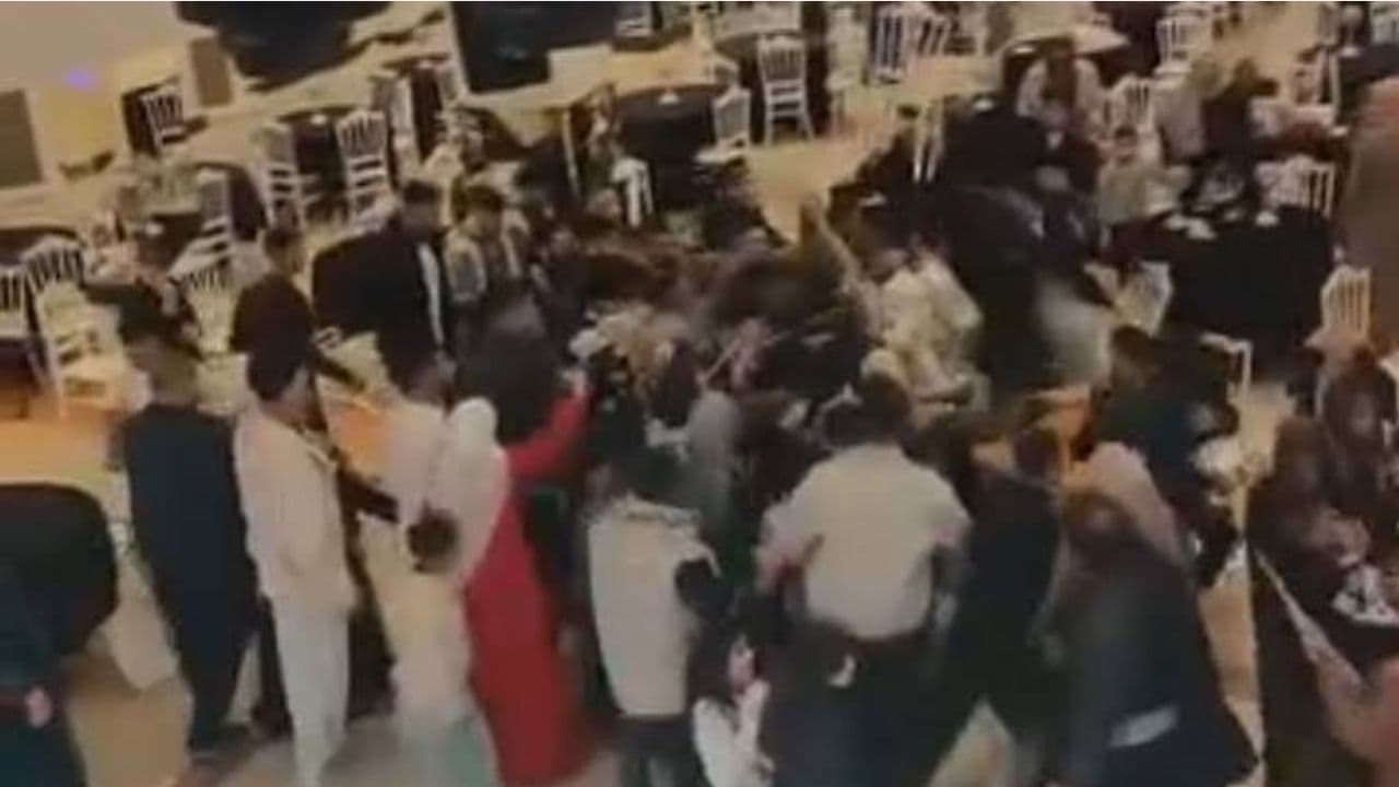 Çanakkale'de Düğün Salonu Takı Kavgası: Video ile Canlı Görüldü