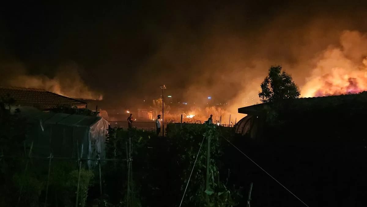 Çanakkale'de Tarım Arazisinde Yangın Söndürüldü