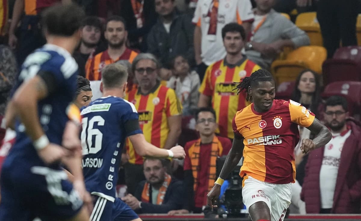 Galatasaray, Kasımpaşa’yı 10 kişiyle yendi!