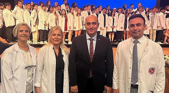 Çanakkale Onsekiz Mart Üniversitesi’nde Genç Hekim Adayları Önlük Giydi