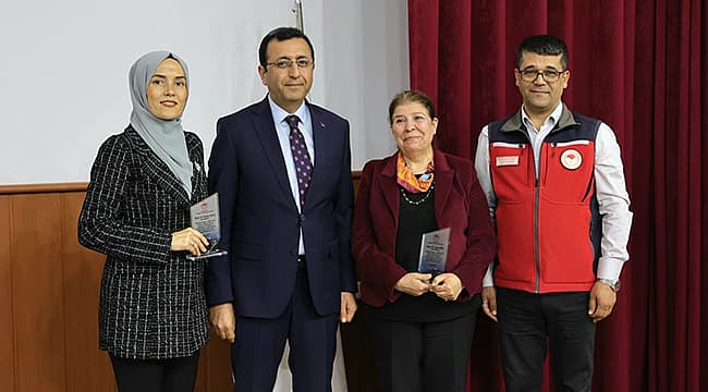 Çevreye Katkı Sağlayan Personele Plaket