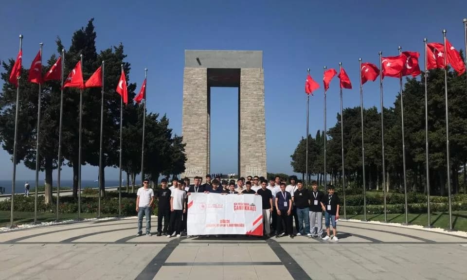 Çanakkale'de Tarihi Alanları Gezen Düzceli Gençler
