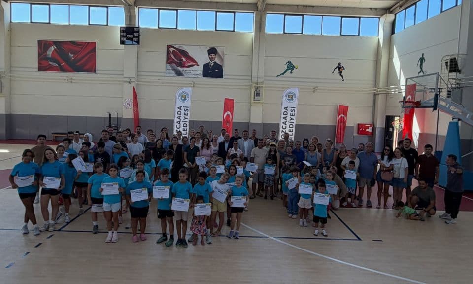 Çanakkale Bozcaada’da Yaz Çocuk Spor Programı Katılımcıları Sertifikalarını Aldı