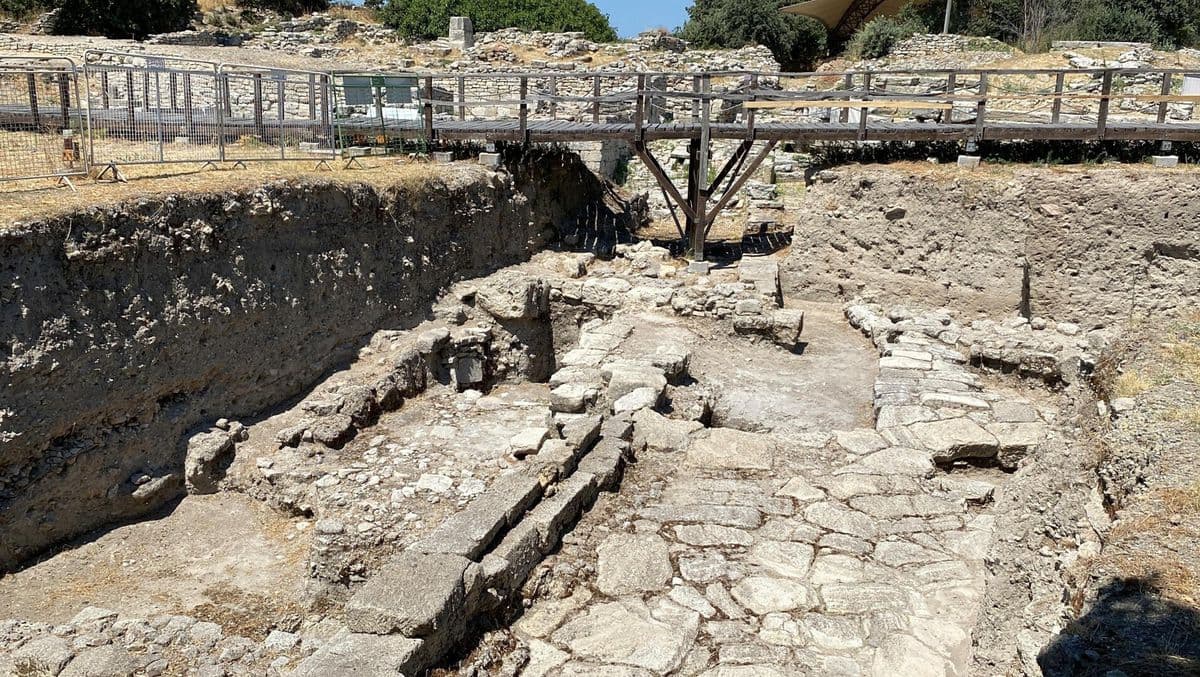 Troya'da 2 bin 800 yıllık agora gün yüzüne çıkarılıyor