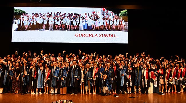 ÇOMÜ TIP FAKÜLTESİ MEZUNİYET TÖRENİ GERÇEKLEŞTİRİLDİ