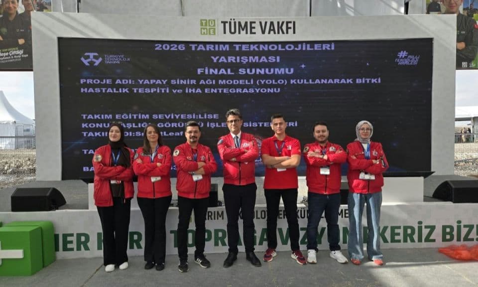 ÇOMÜ Rektörü Erenoğlu TEKNOFEST Güneydoğu’da Tarım Teknolojileri Takımlarını Ziyaret Etti