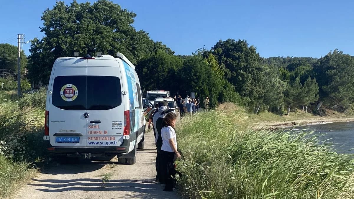 Çanakkale'de Denizde Kaybolan Genç Kız İçin Arama Çalışmaları Sürüyor