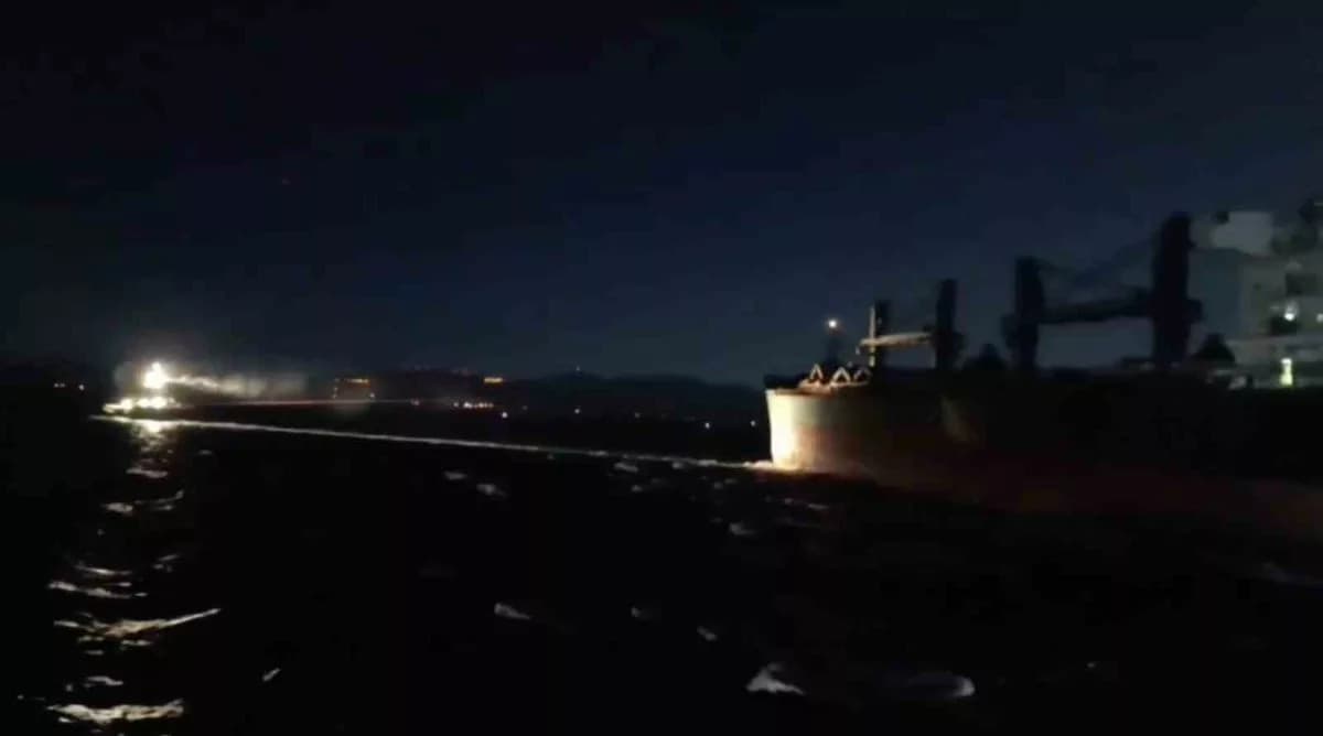 Çanakkale Boğazı'nda Makine Arızalı Geminin Kurtarılması