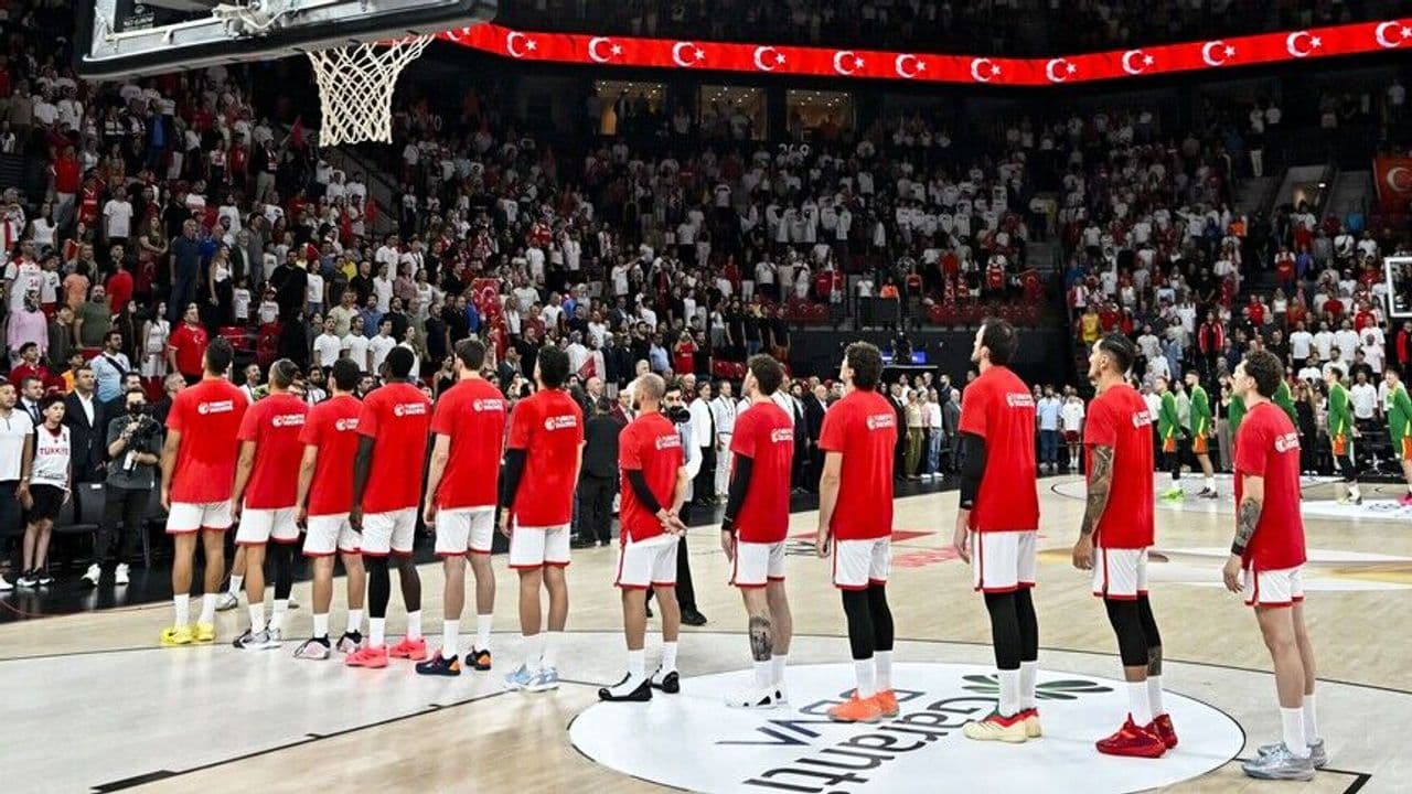 A Milli Erkek Basketbol Takımı, dünya sıralamasında 2 basamak tırmandı