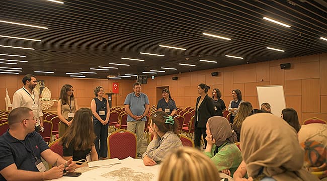 "BELLEK, KİMLİK VE DEĞİŞİM"