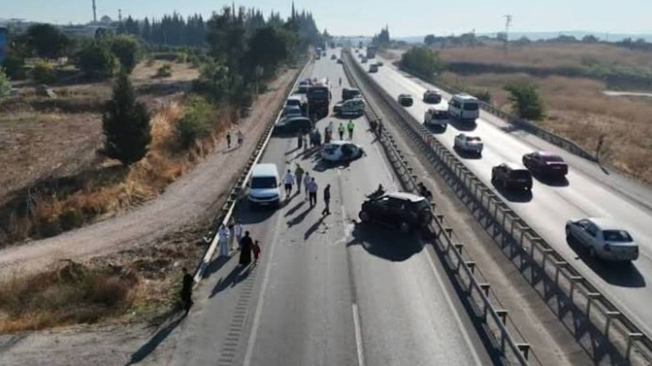 Yola Mazot Döküldü: 10 Araç Karacaoba'da Kaza Yaptı (Video)