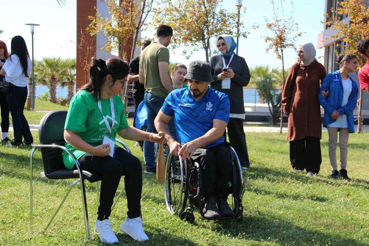Kasapoğlu, Çanakkale'de 30 serebral palsili gencin aileleriyle buluştuğunu duyurdu