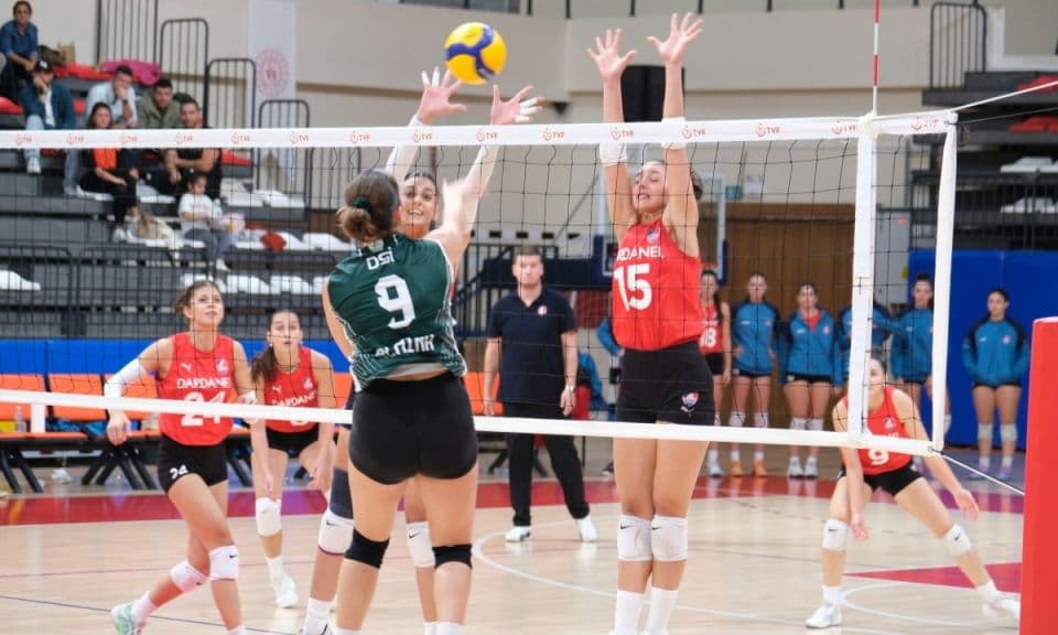 ÇOMÜ SK Kadın Voleybol Takımı sahasında 3-0 elde etti