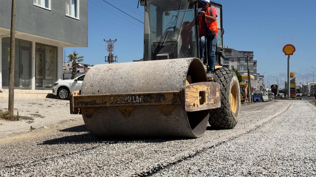 Lapseki’de Çanakkale Caddesi ve Balıkçı Barınağı’nda Asfalt Çalışması Tamamlandı