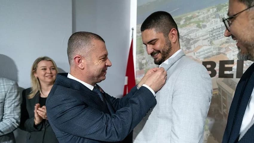 ÇANAKKALE’DE AK PARTİ’YE GENÇLİK AKINI