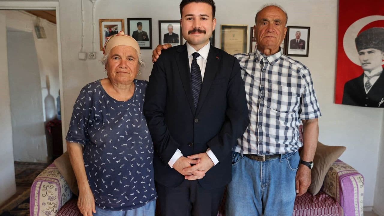 Gökçeada Kaymakamı Osman Acar, Kıbrıs Barış Harekatı Gazilerine Vefa Ziyareti Gerçekleştirdi