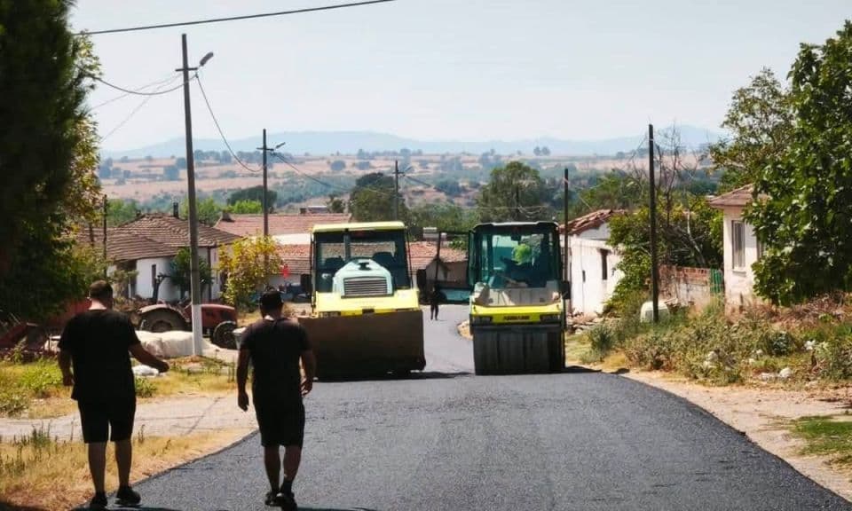 Biga’da Köy Yollarında Asfalt Mesai Başladı