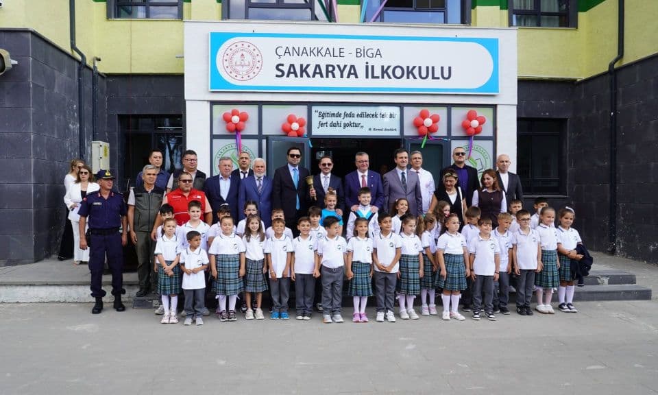 Biga’da Yeni Eğitim Yılı Kardeşlik Mesajıyla Açıldı