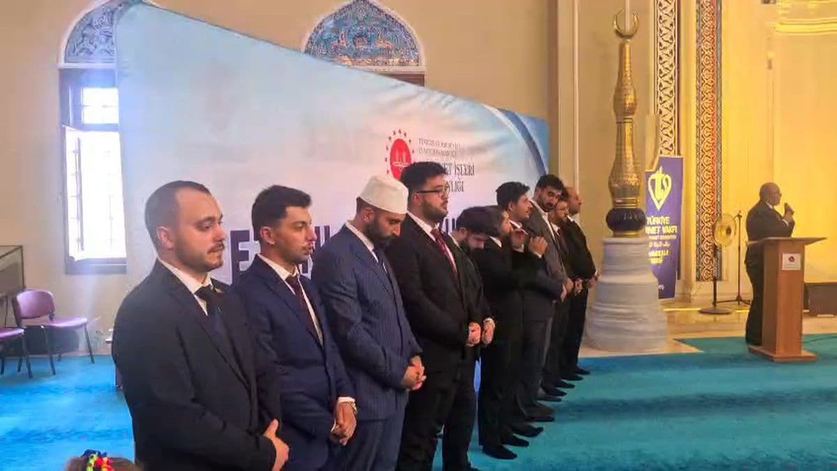 Denizli'nin Müezzin Kayyımı Turan Tosun, Çanakkale'deki ezan yarışmasında birinci oldu