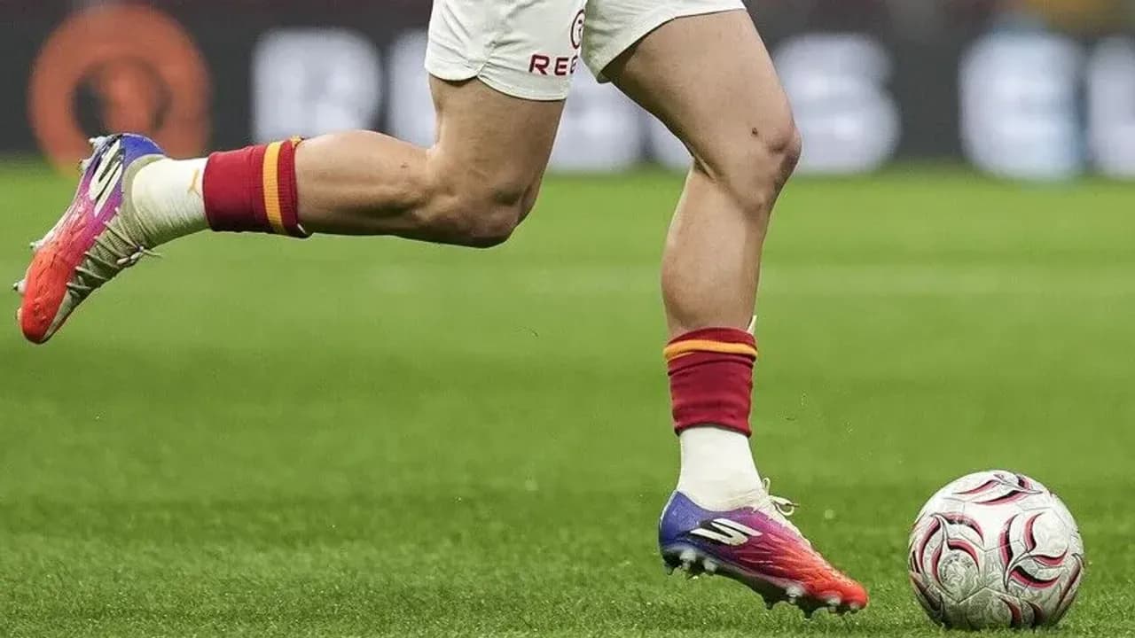 Haftayı galibiyetle kapatan Galatasaray, puanını 16'ya çıkardı ve liderliğe arttı