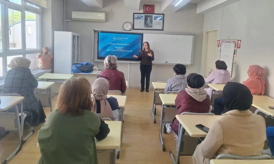 Gelibolu'da Kadınlara Yönelik Menopoz Bilgilendirmesi