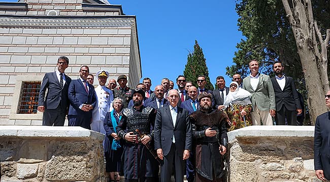 RUMELİ FATİHİ GAZİ SÜLEYMAN PAŞA GELİBOLU'DA DUALARLA ANILDI
