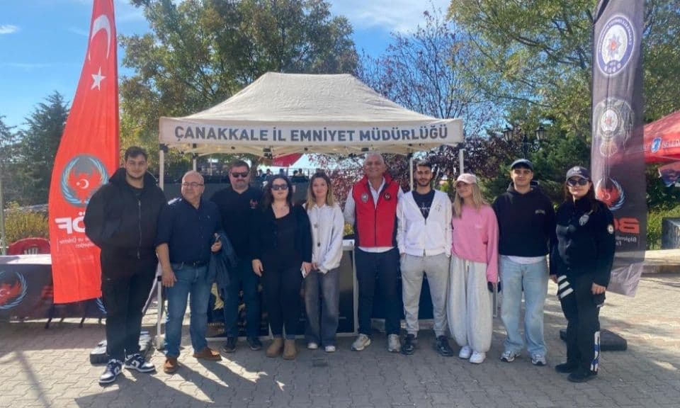 ÇOMÜ Öğrencileri İl Emniyet Müdürlüğü Bilgilendirme Stantlarını Ziyaret Etti