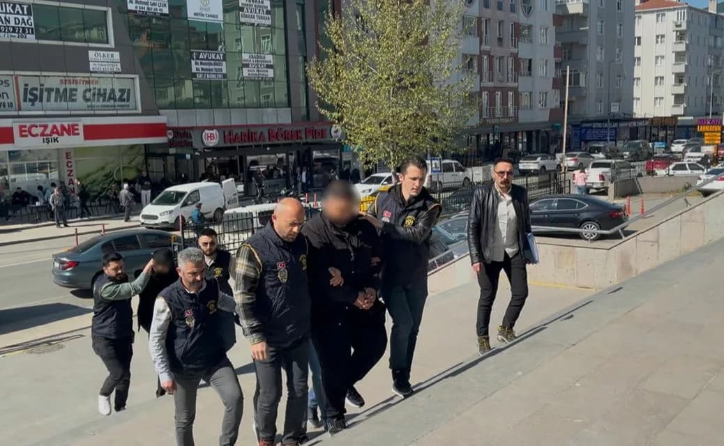 Yaşlı Kadınları Milyonluk Vurgunla Dolandıran Şüpheliler Yakalandı