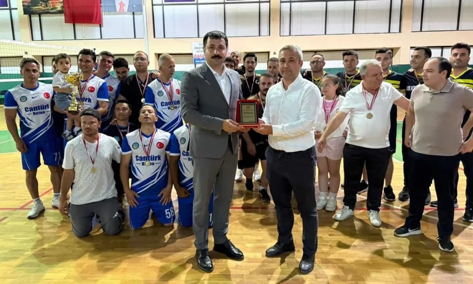 Ayvacık'ta Kurumlar Arası Voleybol Turnuvası