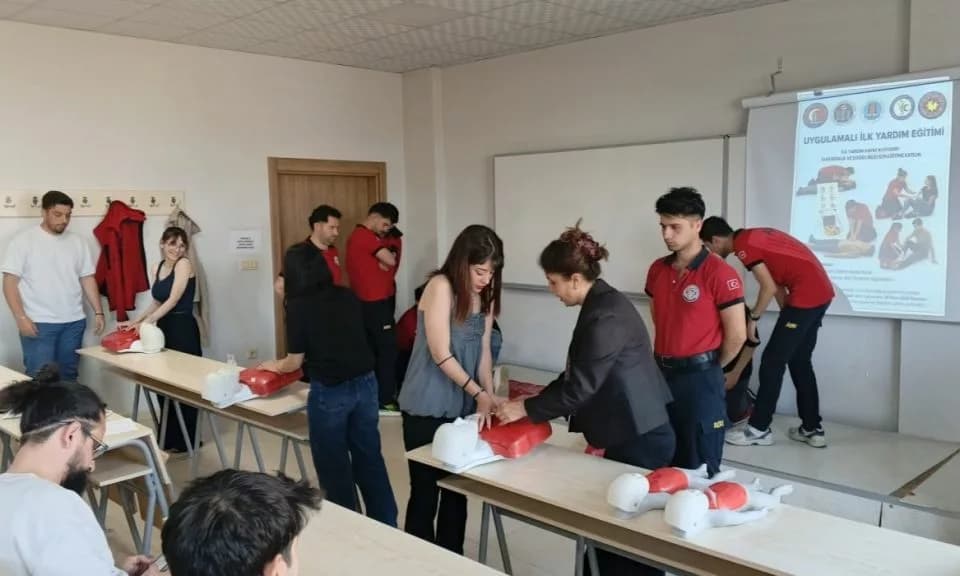 Geleceğin Rehberleri Hayat Kurtarmayı Öğreniyor