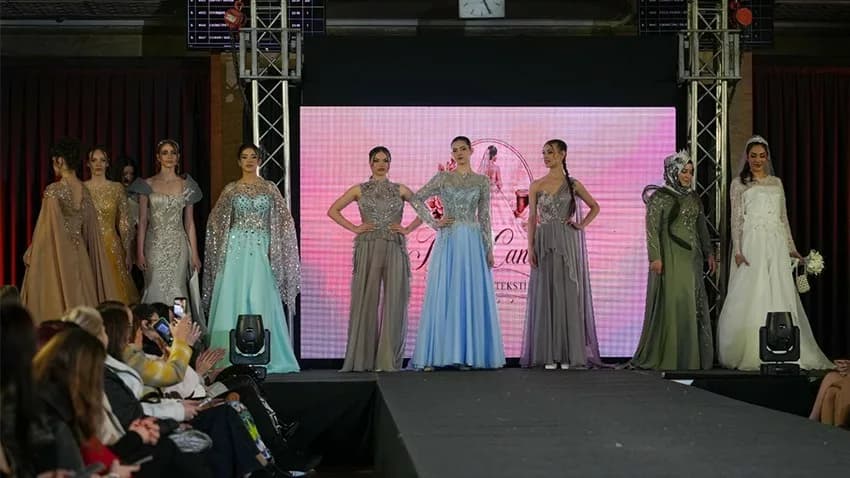 Modacı Büşra Canay, Ruse Moda Haftası’nda Adından Söz Ettirdi