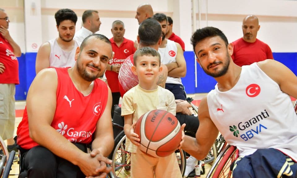 Ezine Belediye Başkanı'ndan Milli Takıma Güzel Jest: Peynir ve Destek