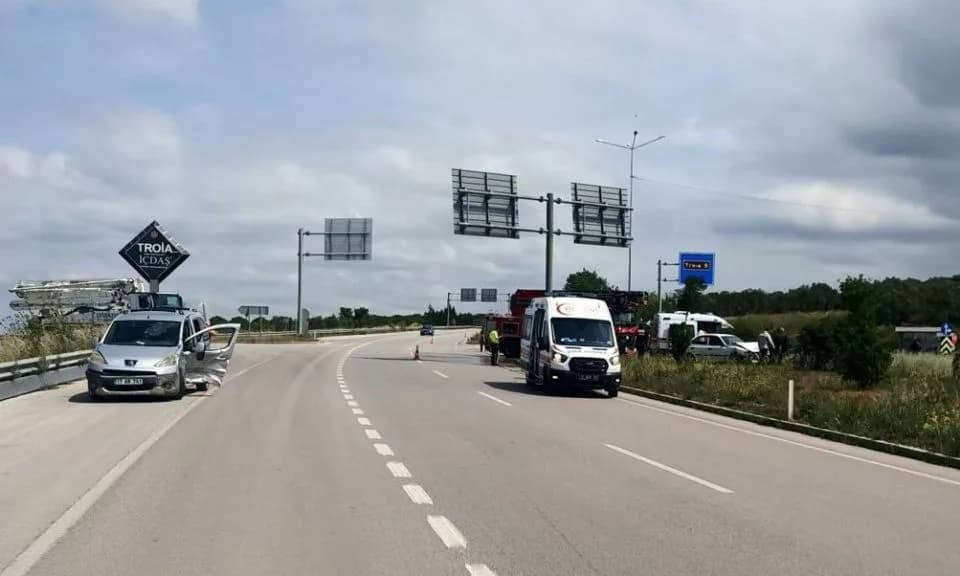 Çanakkale'de Trafik Kazası: Gökçalı Sapağında İki Araç Çarpıştı
