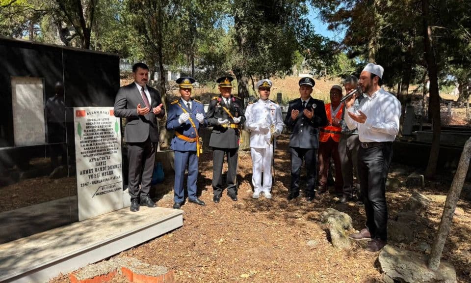 Ayvacık protokolü, I. Dönem Biga Milletvekili Hafız Ahmet Hamdi Dumrul'un kabrini konuk oldu