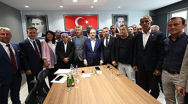 BİGA'DA 3 KÖY MUHTARI AK PARTİ'YE KATILDI İçişleri Bakan Yardımcısı Bülent Turan'ın Biga AK Parti İlçe Başkanlığı'na yaptığı görüşmede Tokatkırı, Bakacak ve Güvemalan köylerinin muhtarları AK Parti'ye iştirak etti. YAPAY ZEKA KULLANIMI BİR YILDA