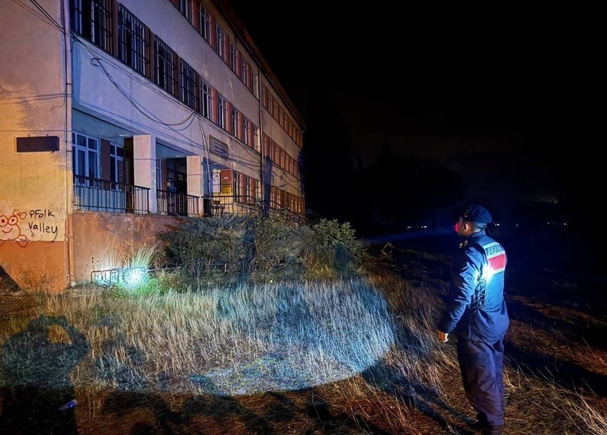 Çanakkale'de Jandarma Huzur Operasyonlarında 97 Şüpheli Aranıyor, 15'i Tutuklandı