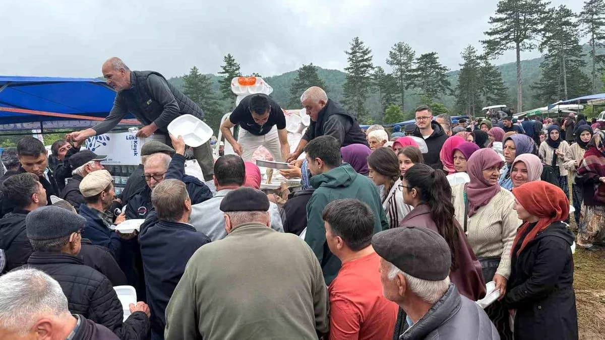 Çanakkale'de Dört Köy Bir Araya Geldi: Geleneksel Yörük Hayrı Yapıldı