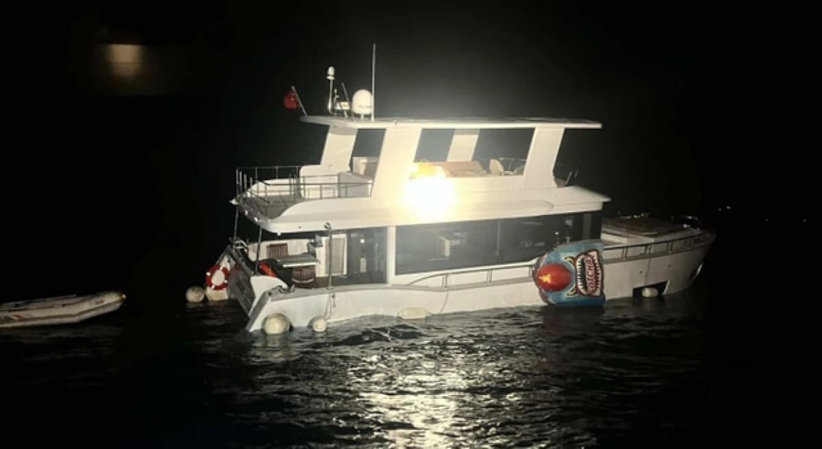 Çanakkale’de su alarak batma tehlikesi yaşayan teknenin iki yolcusu güvenli limana getirildi