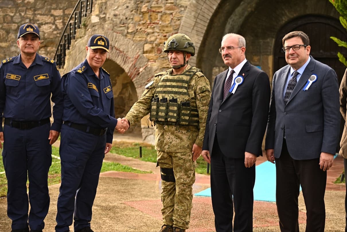 Çanakkale'de 3. Amfibi Deniz Piyade Tugay Sancağı İlk Kez Teslim Edildi