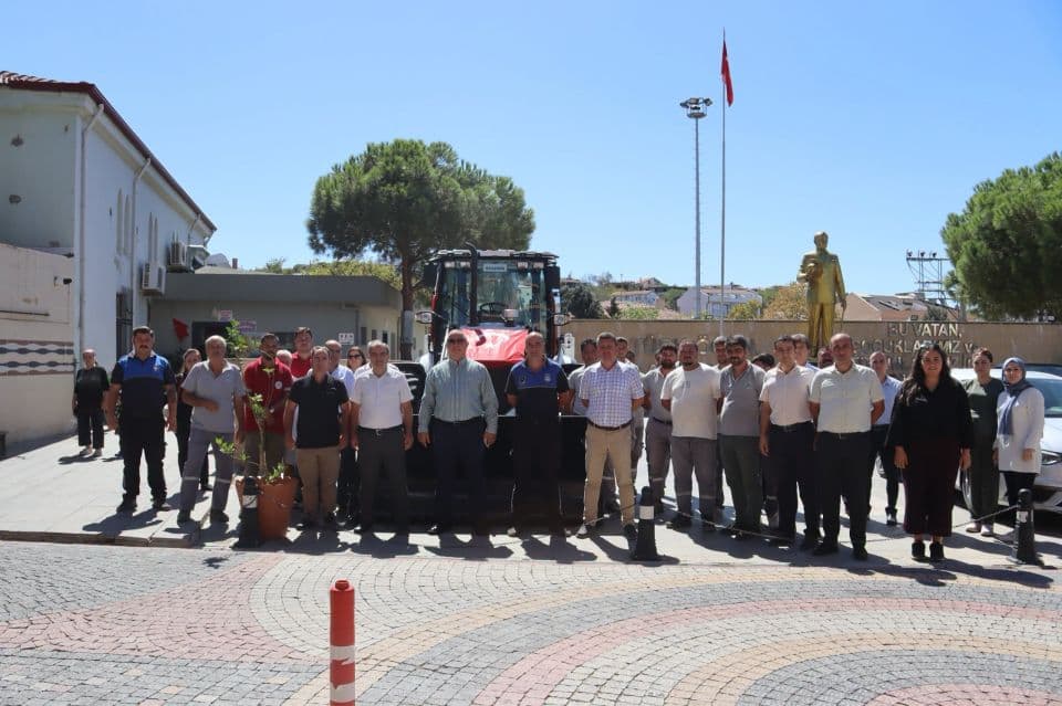 Geyikli Belediyesi’ne yepyeni iş makinesi hibe edildi