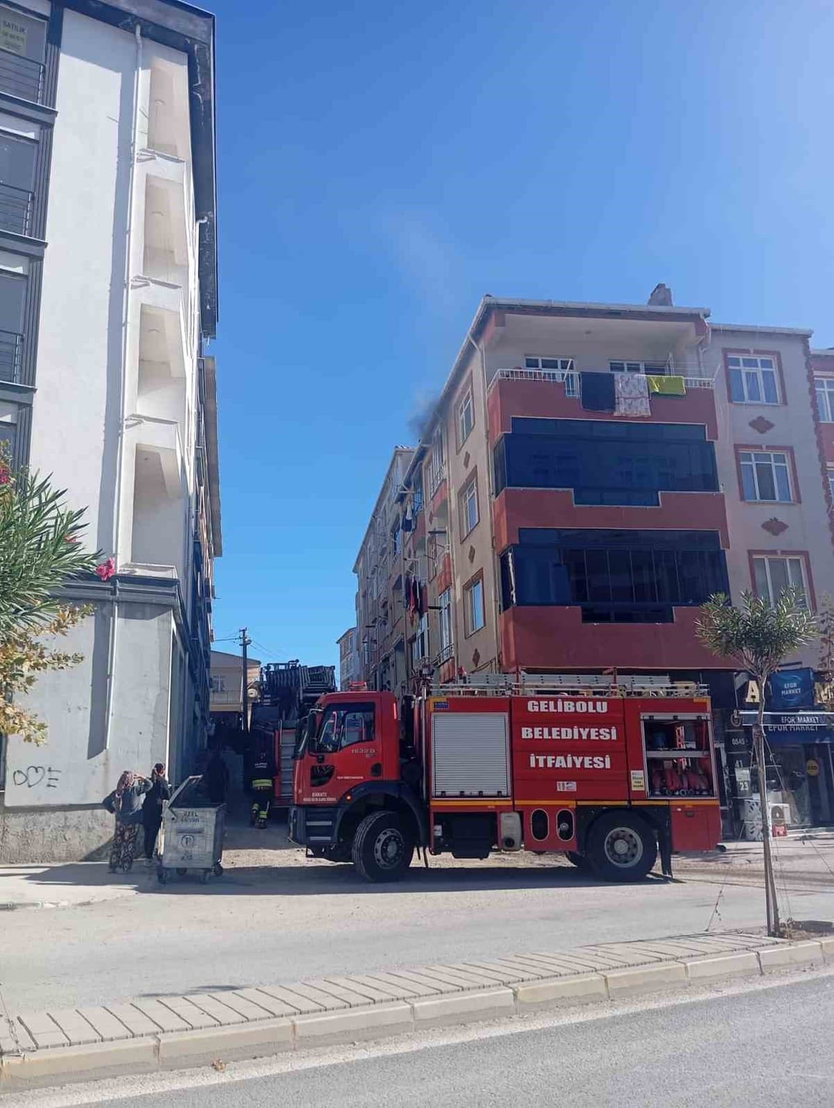 Gelibolu Camikebir’de 4. Kat Yangını Büyümeden Söndürüldü