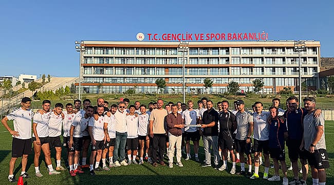 İsmail Kaşdemir Çanakkalespor’u Ziyaret Etti, Takıma Moral ve Baklava İkramı