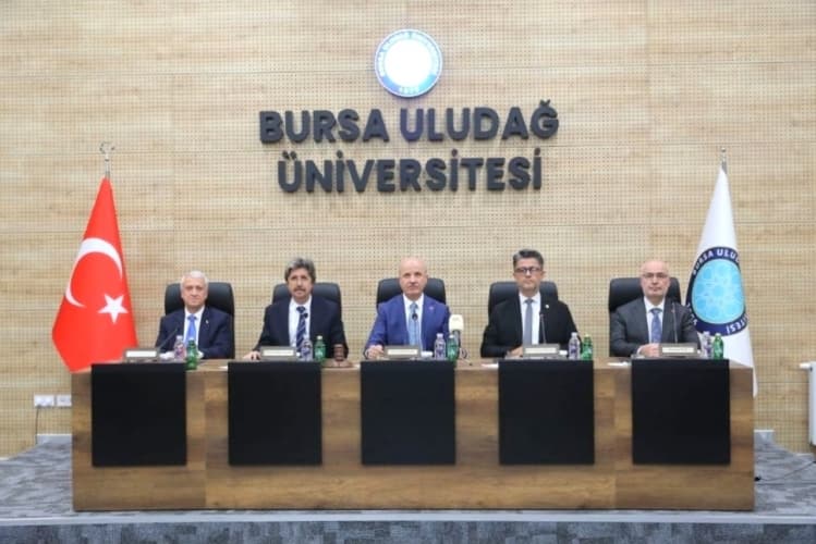 ÜAK Yönetim Kurulu Bursa’da Toplandı: Yükseköğretimde Eğitim Programlarının Geleceği Ele Alındı