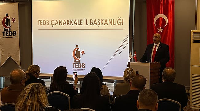 "BU İŞ BURADAN DÖNMEZ" Çanakkale’de emlak sektörünün uzun süredir beklediği Emlakçılar Esnaf Odası’nın müessese süreci, gerçekleştirilen basın mensupları toplantısında ele alındı. TEDB Genel Başkan Yardımcısı ve Çanakkale İl Başkanı M. Engin Vural