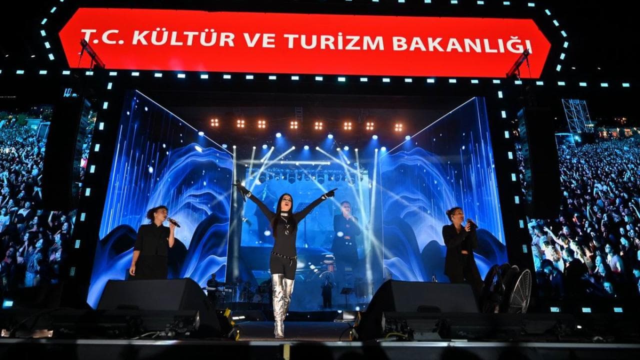 Simge binlerce kişiyi coşturdu Çanakkale’de