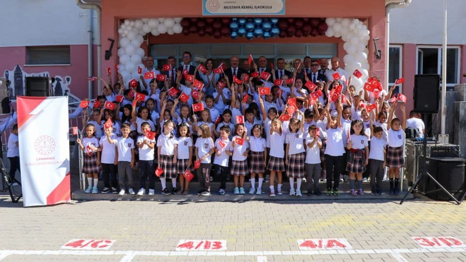 82 Bin 427 Öğrenci, 7 Bin 264 Öğretmen Ders Başı Yaptı Çanakkale’de