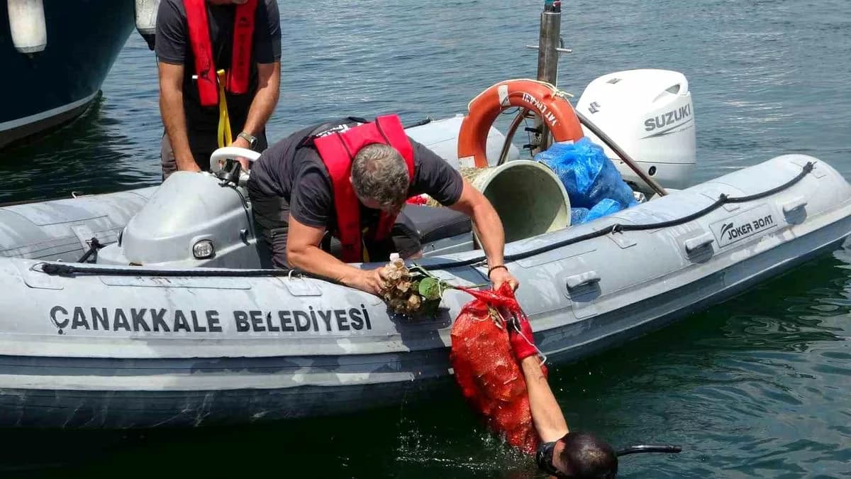 Çanakkale Yat Limanı'nda Çevre Günü Temizliği Gerçekleştirildi