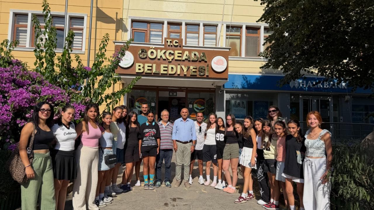 Çardakspor Kız Voleybol Takımı’ndan Gökçeada Belediyesi’ne ziyaret