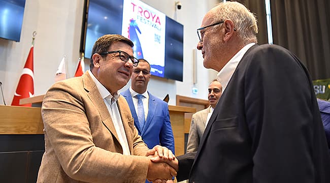 Başkan Erkek, Kardeş Kent Heyetlerini Troya Festivali'nde Karşıladı