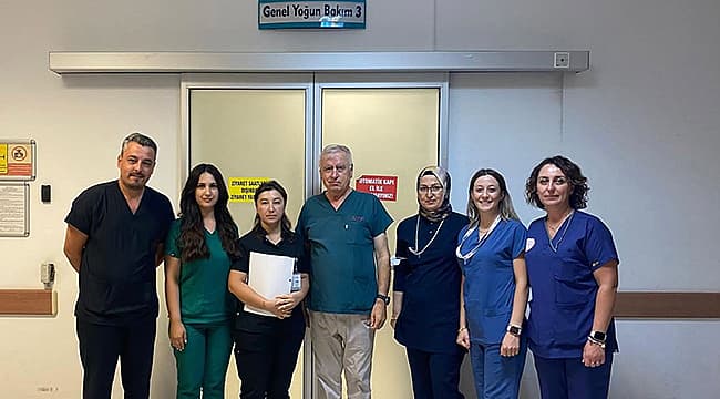 ÇANAKKALE'DE ORGAN BAĞIŞI 3 HASTAYA UMUT OLDU Çanakkale Mehmet Akif Ersoy Devlet Hastanesi’nde tedavi görürken beyin ölümü gerçekleşen bir hastanın organları, başka hastaların hayata tutunmasına umut oldu. ZAFER BAYRAMI TÖRENLERLE KUTLANDI YAZ SPOR